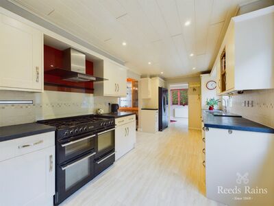 Throxenby Lane, 3 bedroom Detached House for sale, £315,000