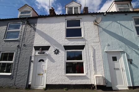 2 bedroom Mid Terrace House for sale