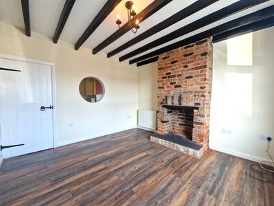 2 bedroom Mid Terrace House for sale