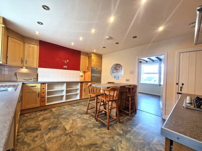 2 bedroom Mid Terrace House for sale
