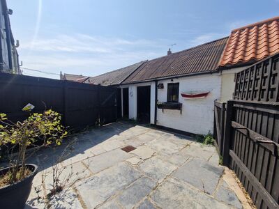 2 bedroom Mid Terrace House for sale