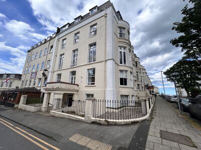 Albion Road, 2 bedroom Flat for sale, &pound;100,000
