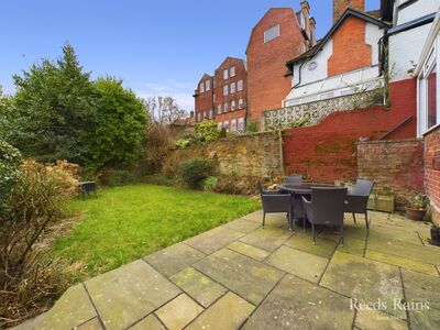 Holbeck Road, 2 bedroom  Flat for sale, £205,000