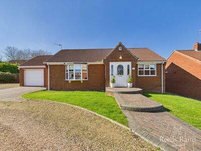 2 bedroom Detached Bungalow for sale