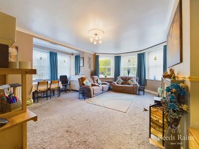 2 bedroom  Flat for sale
