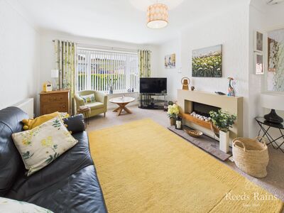 Sea View Crescent, 2 bedroom Detached Bungalow for sale, £230,000