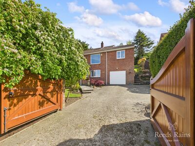 Sneaton Lane, 3 bedroom Detached House for sale, £450,000