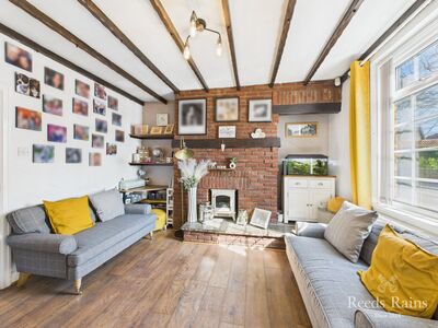 2 bedroom Mid Terrace House for sale