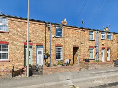 Main Street, 2 bedroom Mid Terrace House for sale, £155,000