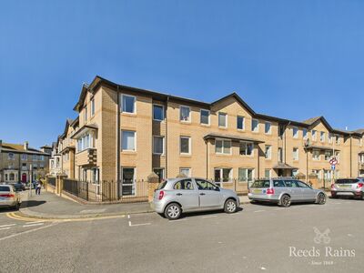 Grosvenor Crescent, 2 bedroom  Flat for sale, £90,000