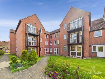Strawberry Court, 1 bedroom  Flat for sale, £85,000