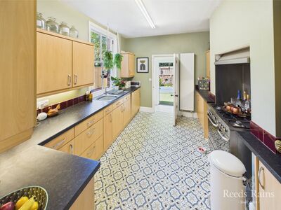3 bedroom Mid Terrace House for sale