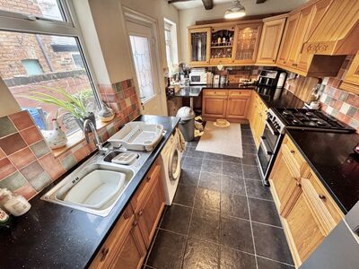 2 bedroom Mid Terrace House for sale
