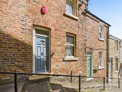 2 bedroom Mid Terrace House for sale