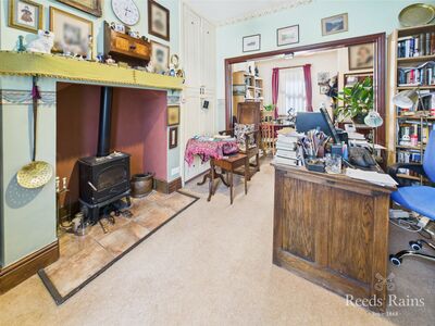 Spreight Lane Steps, 2 bedroom Mid Terrace House for sale, £140,000