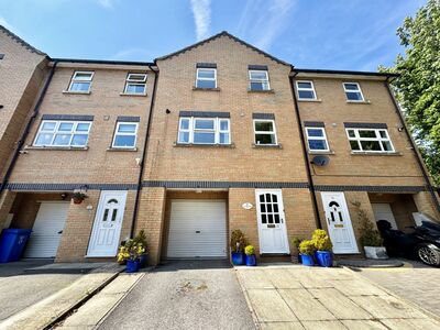 3 bedroom Mid Terrace House for sale
