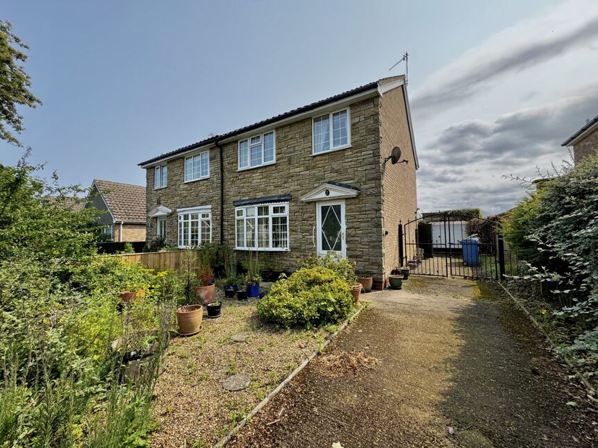 3 bedroom Semi Detached House for sale