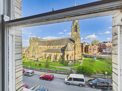 3 bedroom Flat for sale