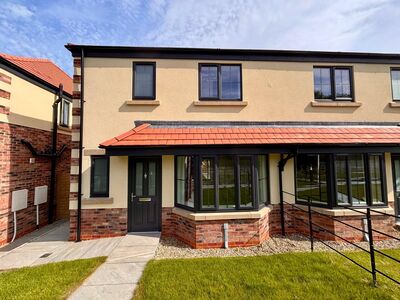 Cross Lane, 3 bedroom Semi Detached House for sale, £285,000