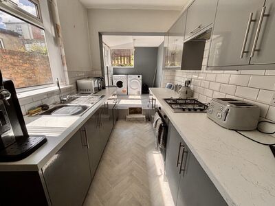 2 bedroom Mid Terrace House for sale