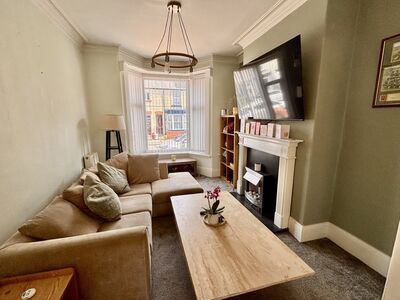 2 bedroom Mid Terrace House for sale