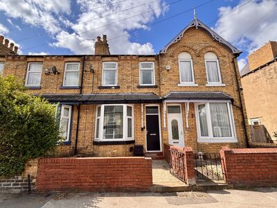2 bedroom Mid Terrace House for sale