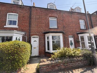 West Avenue, 3 bedroom Mid Terrace House for sale, £200,000