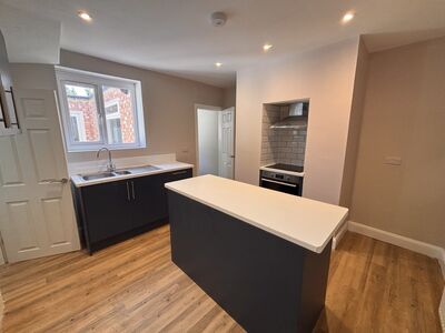 West Avenue, 3 bedroom Mid Terrace House for sale, £200,000