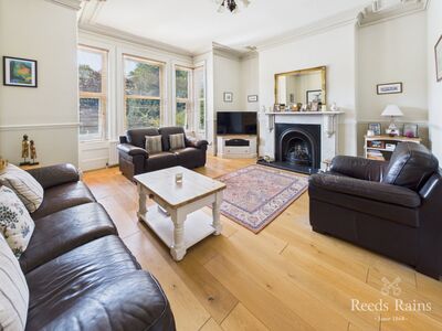 5 bedroom Semi Detached House for sale