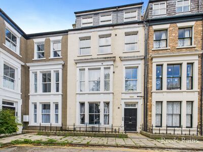 Alma Square, 1 bedroom  Flat for sale, £79,950