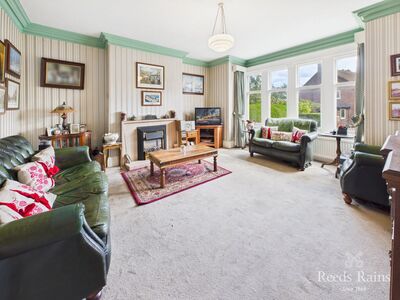 6 bedroom Mid Terrace House for sale