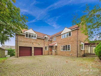 5 bedroom Detached House to rent