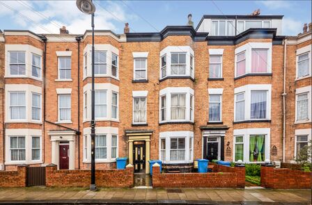 4 bedroom Mid Terrace House for sale