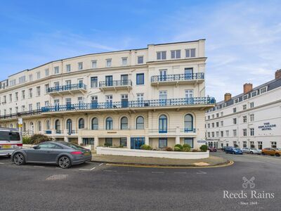 Wessex Court, 3 bedroom Flat for sale, &pound;235,000