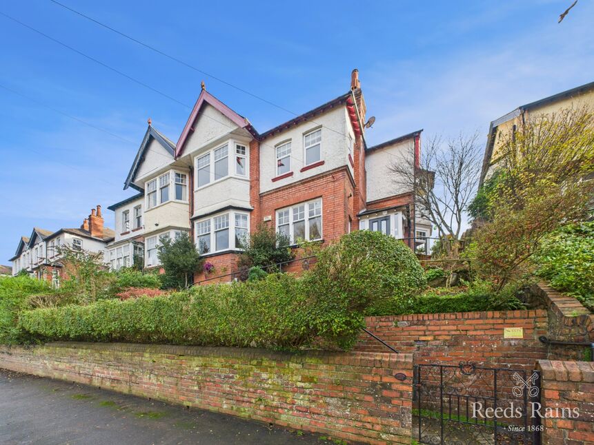 Main image of 2 bedroom  Flat for sale, Weaponness Valley Road, Scarborough, North Yorkshire, YO11