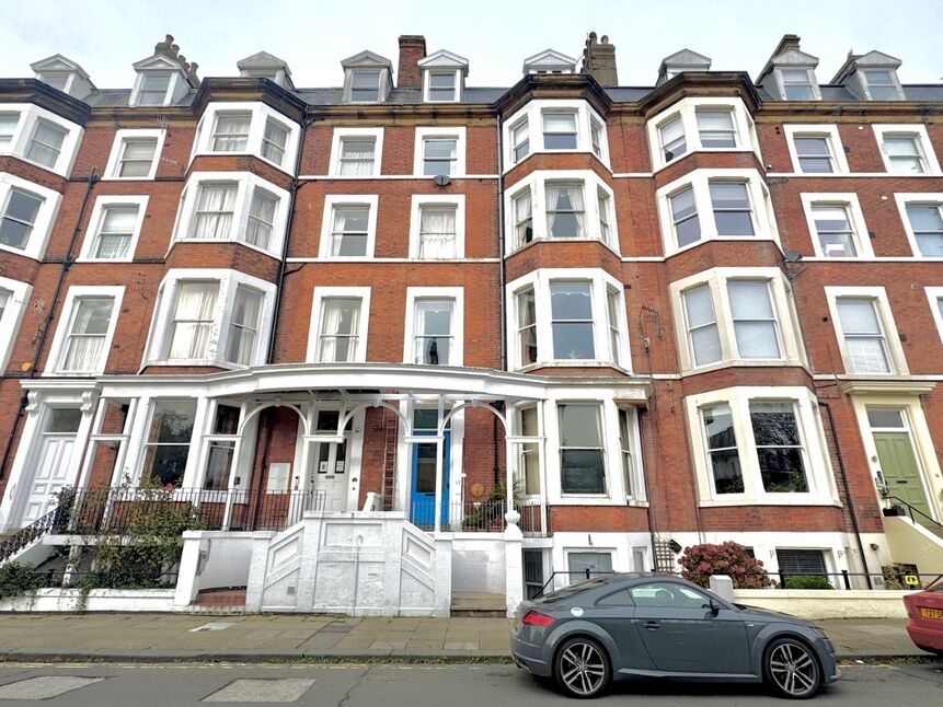Main image of 2 bedroom  Flat for sale, Prince of Wales Terrace, Scarborough, North Yorkshire, YO11