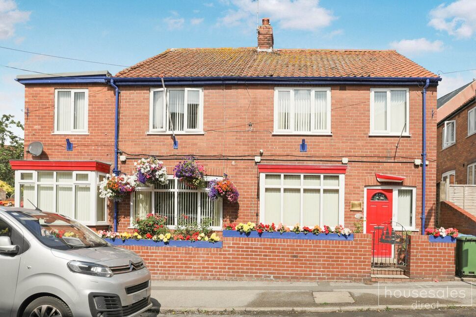 Main image of 8 bedroom Semi Detached House for sale, St. Sepulchre Street, Scarborough, North Yorkshire, YO11