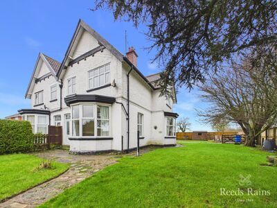 Muston Road, 2 bedroom Flat for sale, &pound;100,000