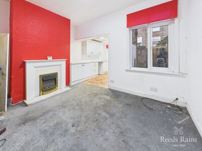 2 bedroom Mid Terrace House for sale