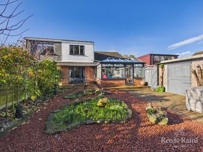 4 bedroom Semi Detached Bungalow for sale