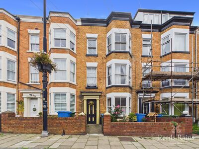 Trafalgar Square, 1 bedroom Flat to rent, &pound;550 pcm