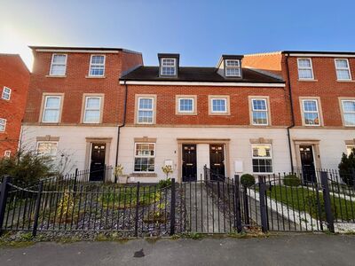 3 bedroom Mid Terrace House for sale