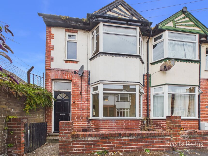 Main image of 3 bedroom End Terrace House for sale, Trafalgar Terrace, Scarborough, North Yorkshire, YO12