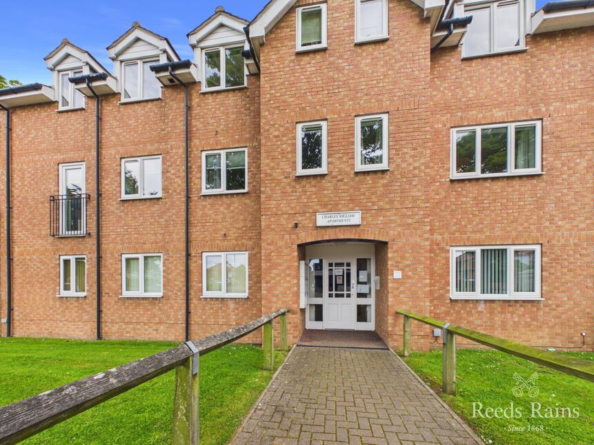 2 bedroom Flat for sale