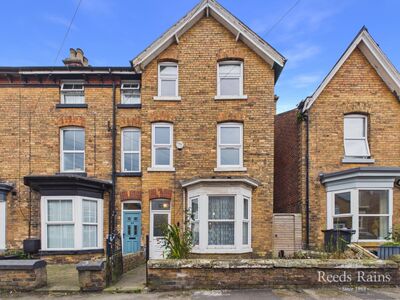 3 bedroom End Terrace House for sale