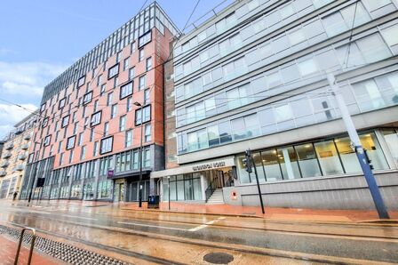 West Street, 1 bedroom  Flat for sale, £90,000