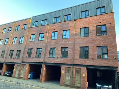 4 bedroom End Terrace House for sale