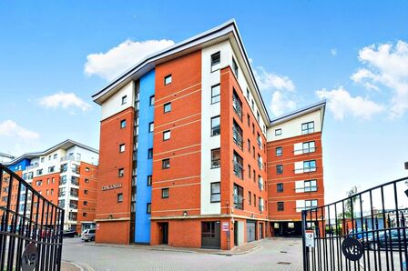 Millsands, 2 bedroom Flat to rent, &pound;950 pcm