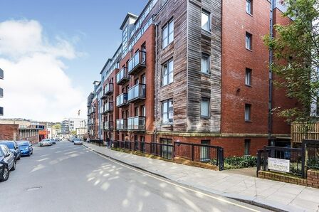 Upper Allen Street, 1 bedroom  Flat to rent, £600 pcm