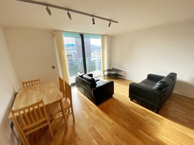 North Bank, 2 bedroom Flat to rent, &pound;875 pcm